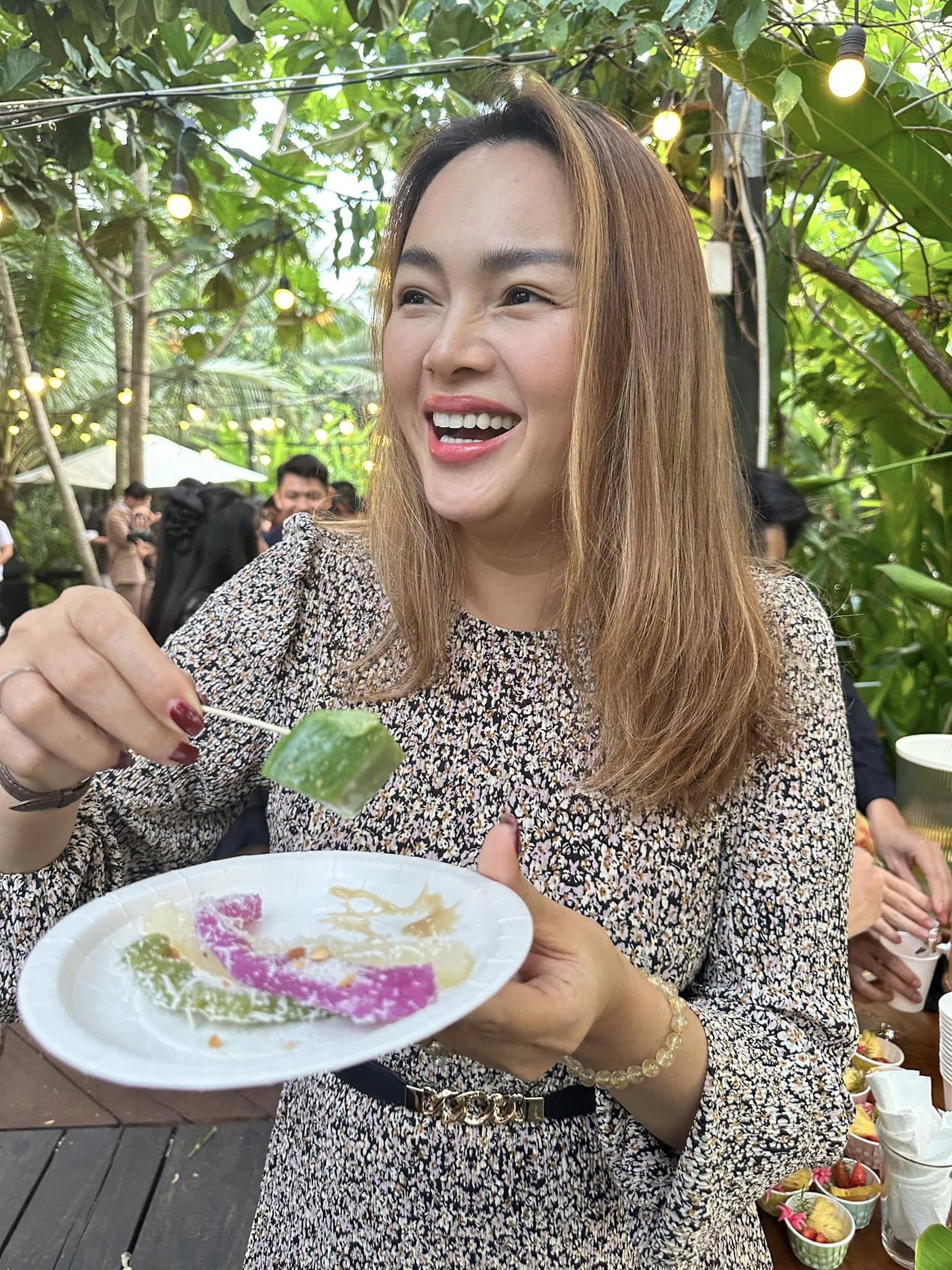Á hậu Việt một mình nuôi 5 con: Chuyển về Đà Nẵng, bán cá khô kiếm tiền tỷ - 7 Á hậu Việt một mình nuôi 5 con: Chuyển về Đà Nẵng, bán cá khô kiếm tiền tỷ - 7