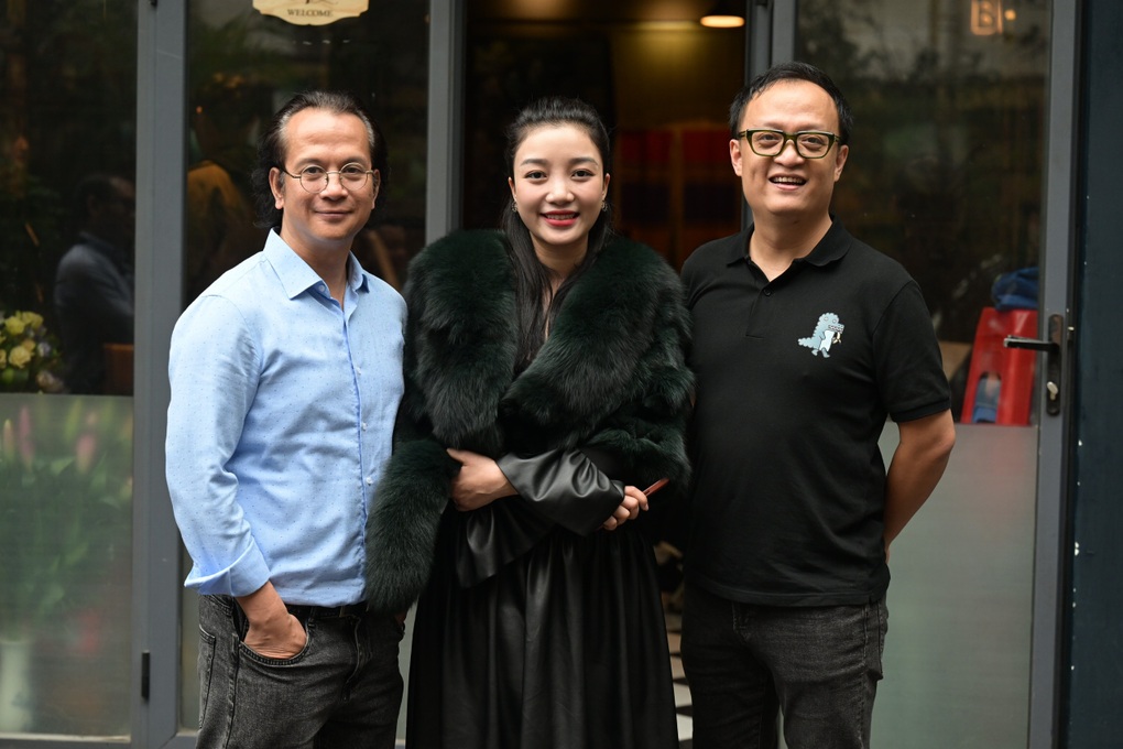 Ca sĩ Phạm Thu Hà gây sát thương giữa dàn nam nhạc công - 4 Ca sĩ Phạm Thu Hà gây sát thương giữa dàn nam nhạc công - 4