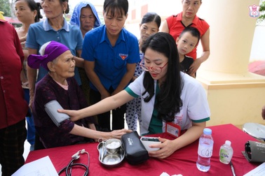 Lọc ảo khối sức khỏe: Điểm chuẩn Đại học Y Hà Nội giảm, phía Nam biến động