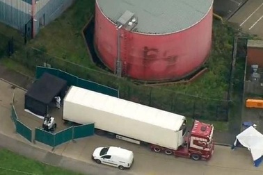 Lộ trình bí ẩn của 39 người nghi chết cóng trên xe tải ở Anh