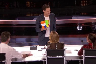 Ảo thuật gia rubik trở lại “lợi hại hơn xưa”