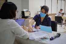 Công nhân vất vả tìm việc ngày cuối năm