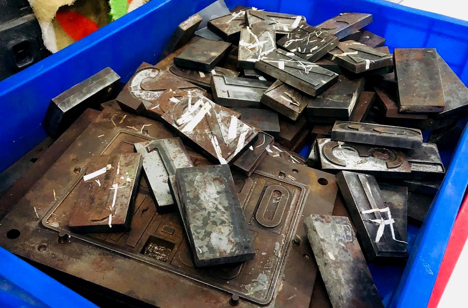 Bên trong xưởng làm giả giấy tờ, con dấu quy mô cực “khủng” ở phía Nam - 16 Bên trong xưởng làm giả giấy tờ, con dấu quy mô cực “khủng” ở phía Nam - 16