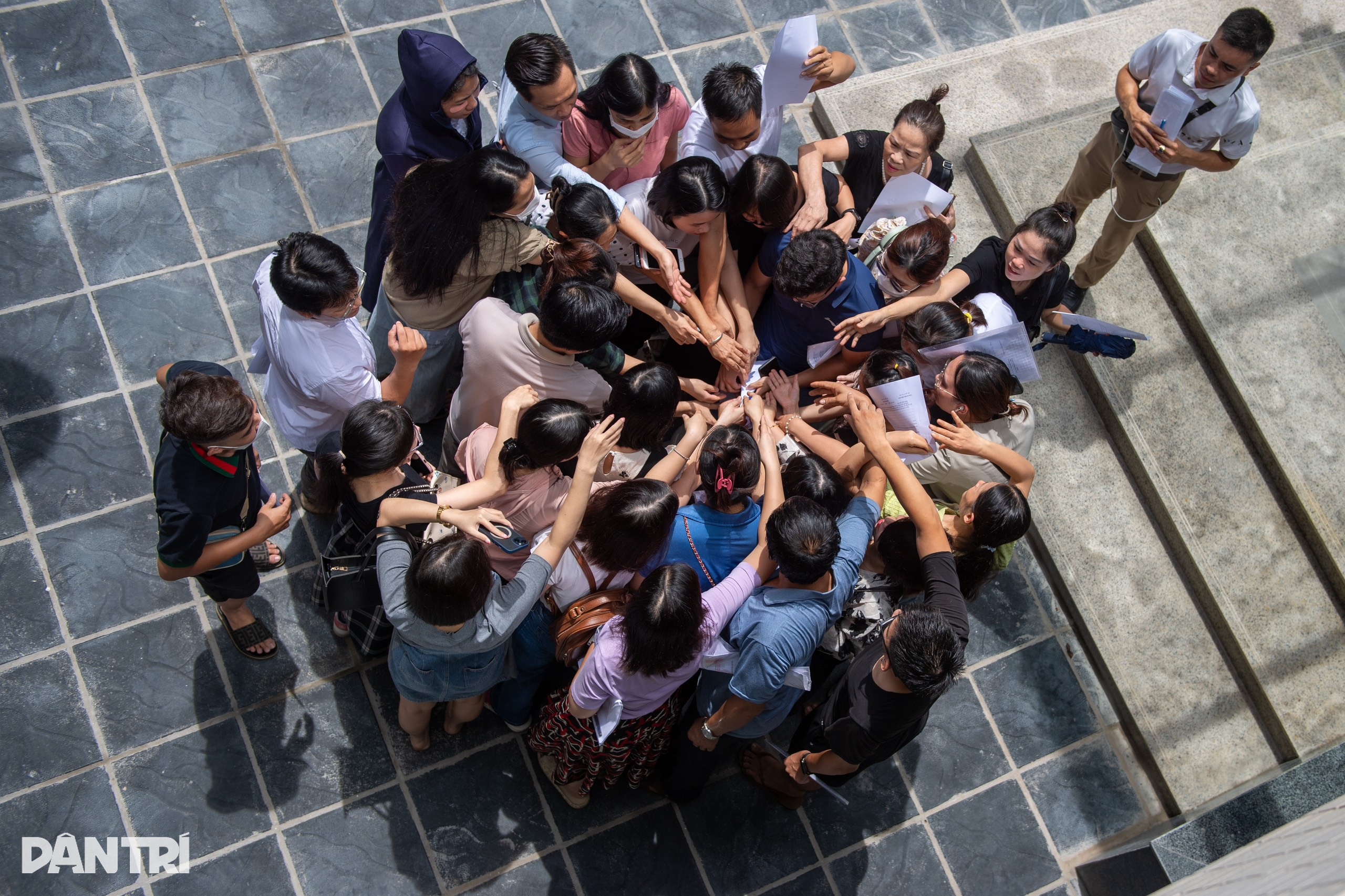 Finalized plan for parents besieging Tay Mo 3 school: Not accepting students - 1 Chốt phương án vụ phụ huynh vây trường Tây Mỗ 3: Không tiếp nhận học sinh - 1