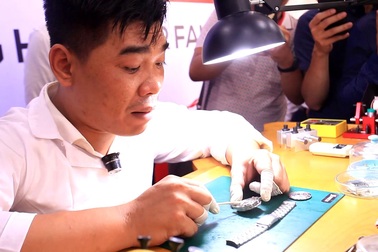 Bỏ 12.000 USD đại gia vẫn mua phải đồng hồ Rolex nhái