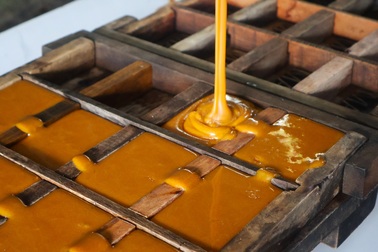 Mướt mồ hôi nấu đường, người dân xứ Quảng đưa vị ngọt đi muôn nơi