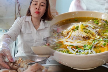 Thói quen khiến cô bé 8 tuổi bán vé số thành bà chủ 20 tiệm bún bò