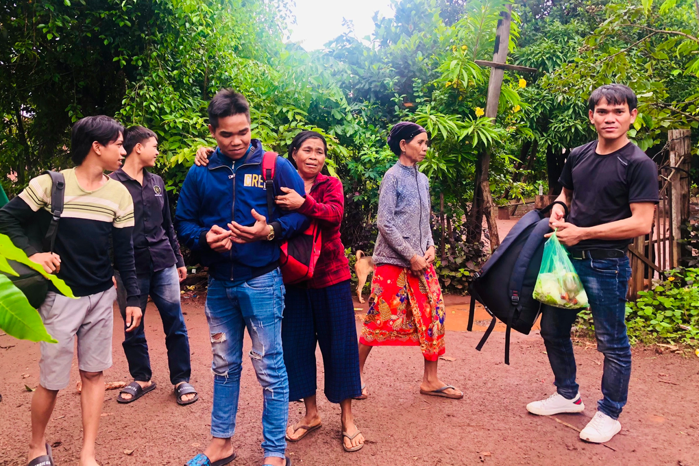 7 thanh niên may mắn thoát động quỷ ở Campuchia hiện ra sao? - 1 7 thanh niên may mắn thoát động quỷ ở Campuchia hiện ra sao? - 1