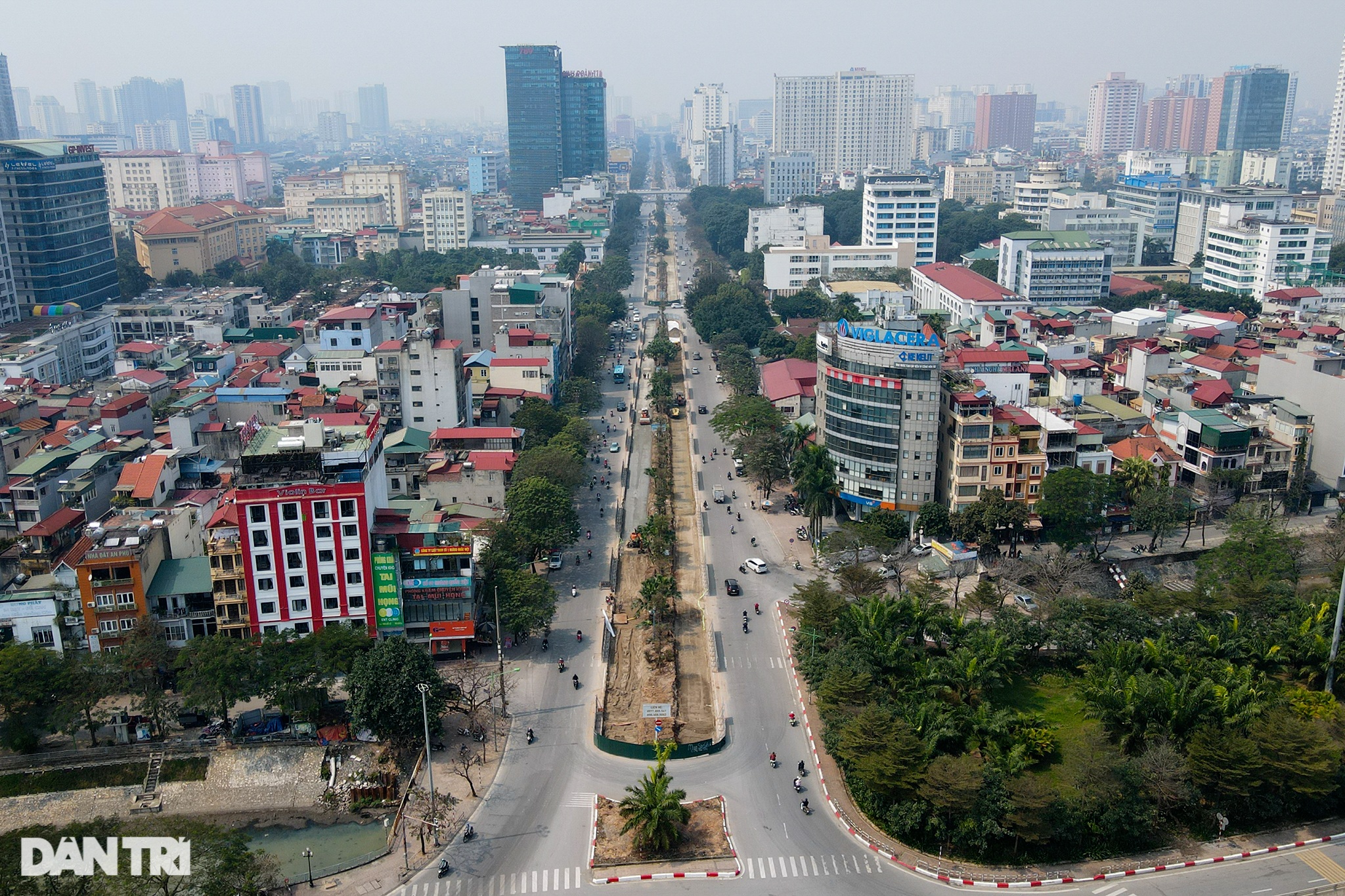 Xén dải phân cách, mở rộng đường tại điểm đen ùn tắc giao thông ở Hà Nội - 1 Xén dải phân cách, mở rộng đường tại điểm đen ùn tắc giao thông ở Hà Nội - 1