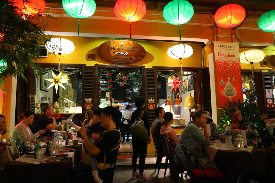 Hội An: Người dân xuống đường đón Giáng sinh Hội An: Người dân xuống đường đón Giáng sinh