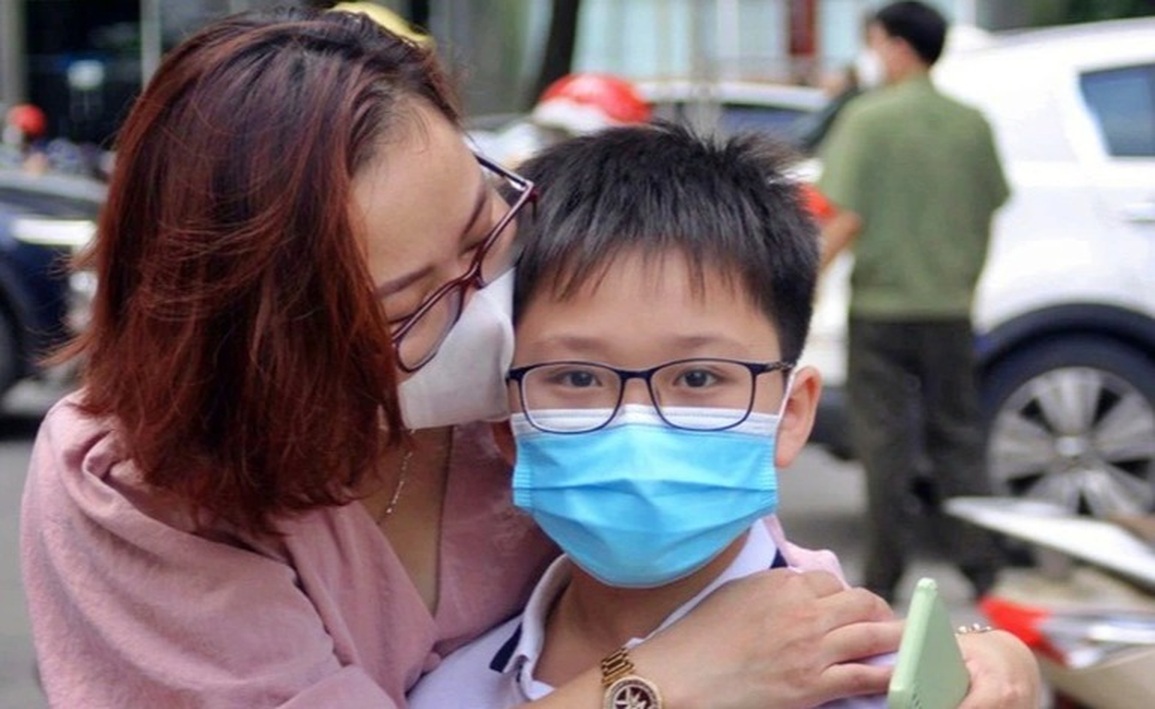 Hà Nội: Phụ huynh lo quay cuồng đưa đón con 4 cuốc mỗi ngày - 2 Hà Nội: Phụ huynh lo quay cuồng đưa đón con 4 cuốc mỗi ngày - 2