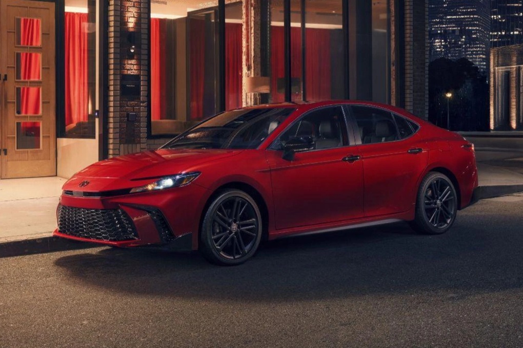 Toyota Camry thêm cá tính với phiên bản Bóng đêm, dễ hút khách trẻ tuổi - 1 Toyota Camry thêm cá tính với phiên bản “Bóng đêm”, dễ hút khách trẻ tuổi