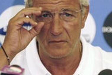 HLV Lippi thừa nhận may mắn đứng về Italia