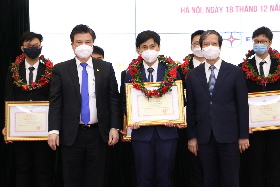 Quỹ Khuyến học Việt Nam trao quà tới 31 học sinh đoạt giải Olympic quốc tế - 2 Quỹ Khuyến học Việt Nam trao quà tới 31 học sinh đoạt giải Olympic quốc tế - 2