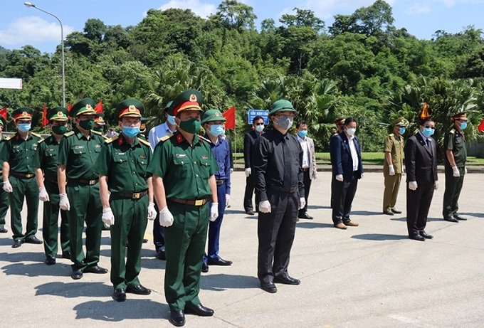 Nghệ An: Đón 95 hài cốt liệt sỹ hi sinh tại Lào - Ảnh 1. Nghệ An: Đón 95 hài cốt liệt sỹ hi sinh tại Lào - Ảnh 1.