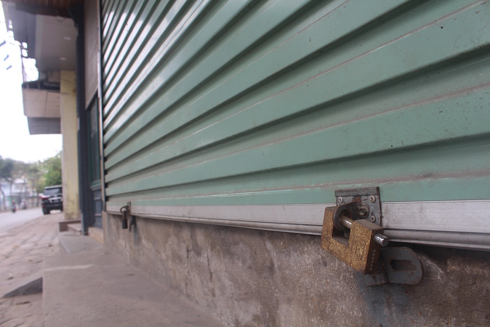 Nấm mốc, rêu phong bao phủ kín quán hàng sau chuỗi ngày dài đóng cửa - 9