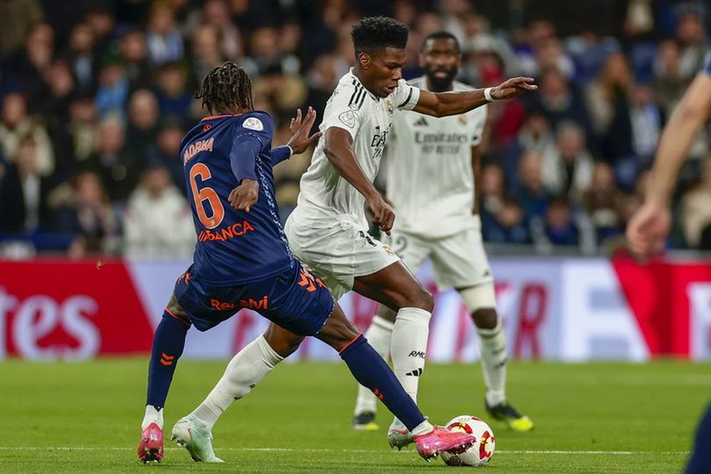 Mbappe lập cú đúp, Real Madrid nỗ lực bám đuổi Barcelona - 2 Mbappe lập cú đúp, Real Madrid nỗ lực bám đuổi Barcelona - 2