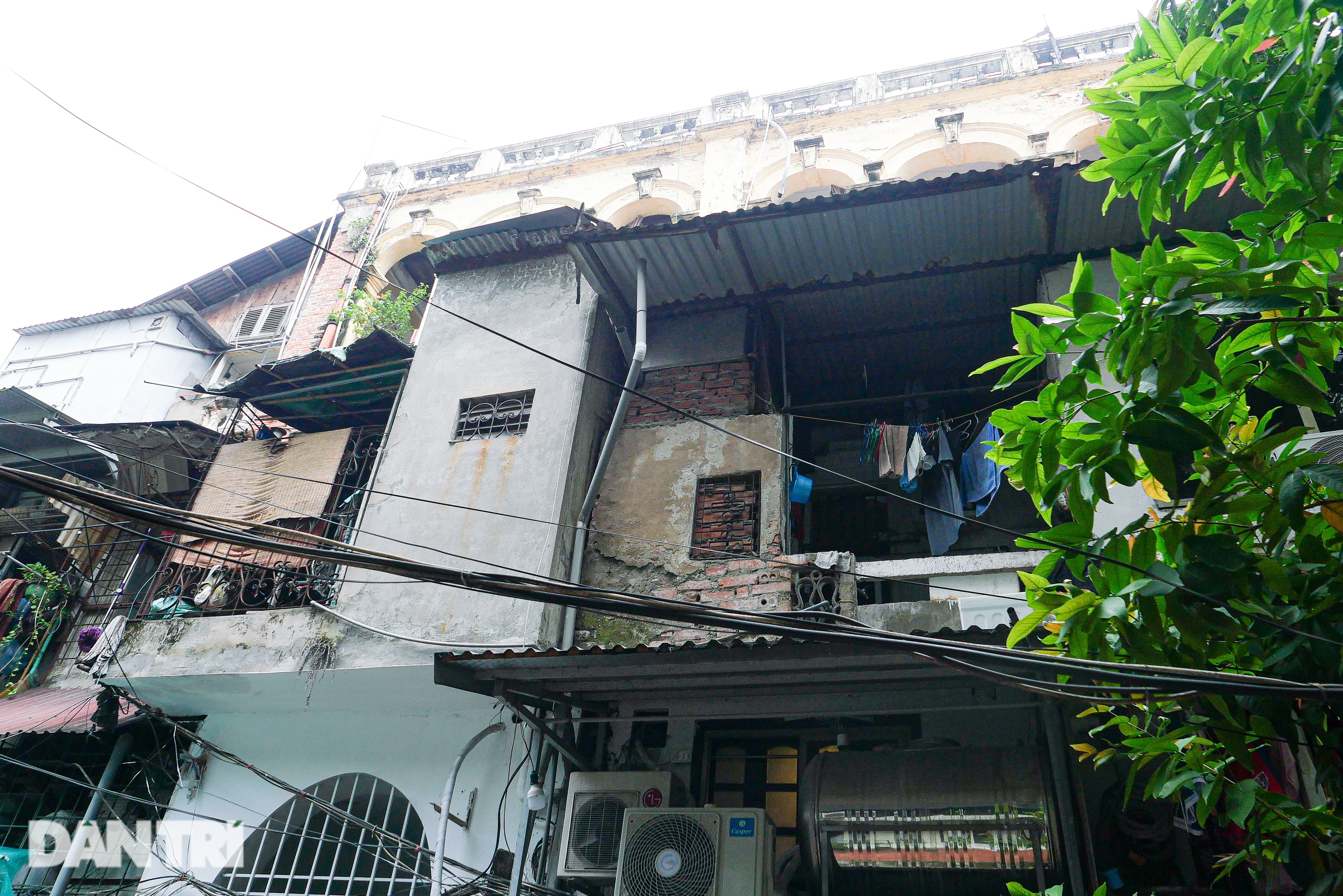Nhà ổ chuột trên đất vàng ở Hà Nội, giá trăm triệu đồng/m2 vẫn không bán - 11