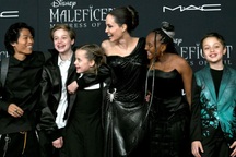 Hollywood không chỉ có Angelina Jolie nhận con nuôi