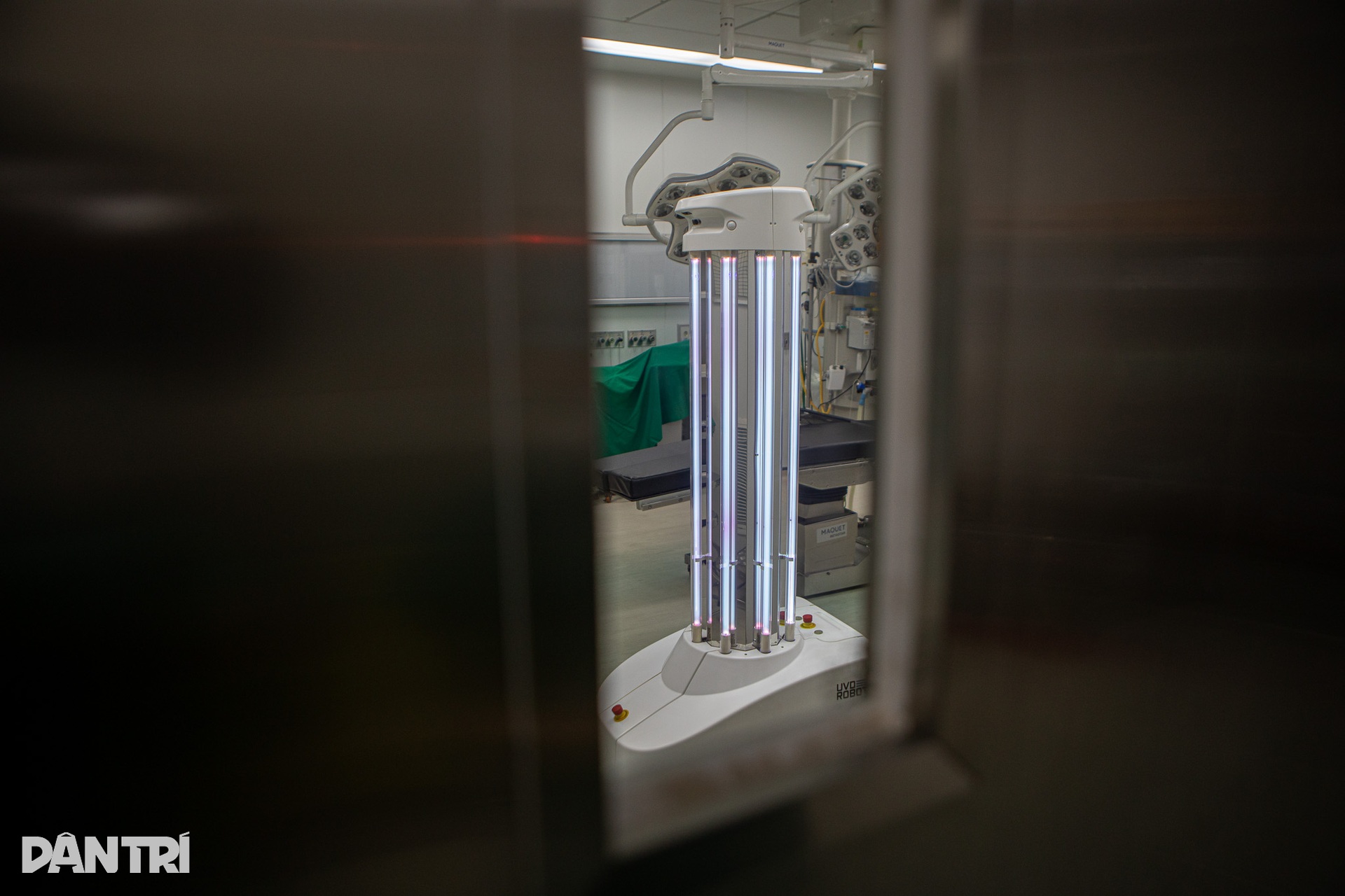 Cận cảnh robot tiền tỷ dùng UV diệt khuẩn phòng mổ đầu tiên ở Chợ Rẫy - 7
