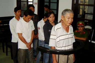 Kéo cả cha ruột vào vòng lao lý vì… đe dọa “con nợ”