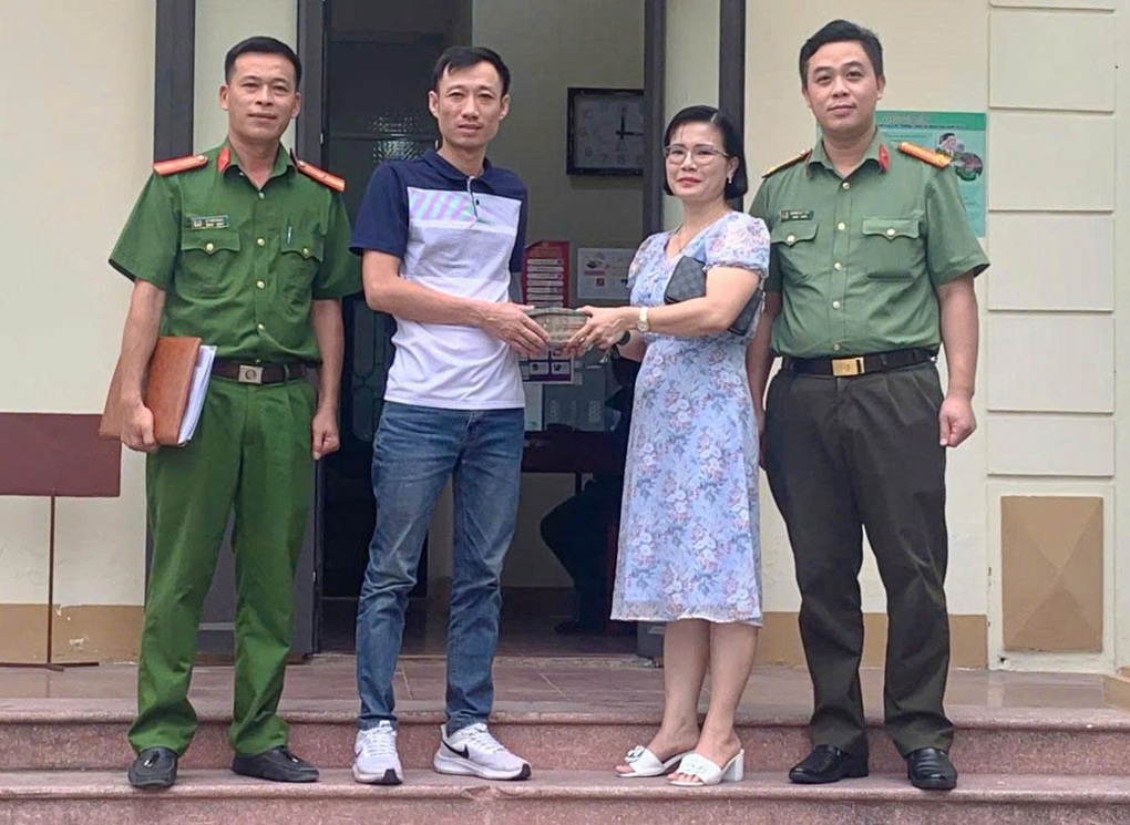 Vợ Trung tá công an bất ngờ nhận được gần 200 triệu đồng từ tài khoản lạ - 1 Vợ Trung tá công an bất ngờ nhận được gần 200 triệu đồng từ tài khoản lạ - 1