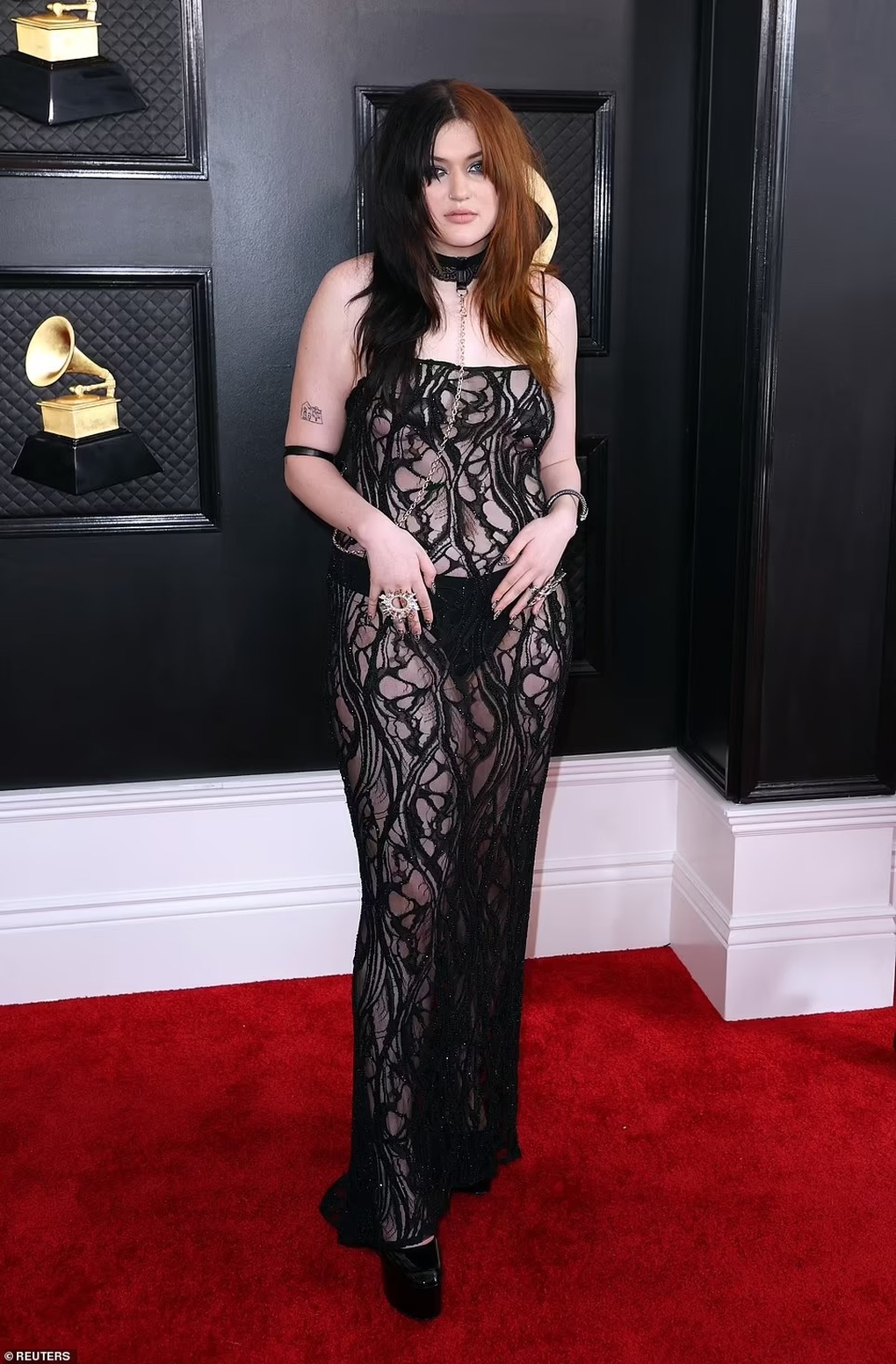 Thảm đỏ Grammy 2023: Người đẹp ngỡ ngàng, người dị khó tin - 9 Thảm đỏ Grammy 2023: Người đẹp ngỡ ngàng, người dị khó tin - 9