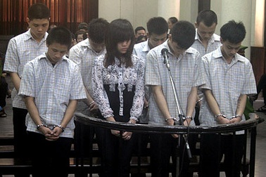 Suýt hoãn xử vụ My “sói” vì mẹ bị cáo tự ý rời tòa