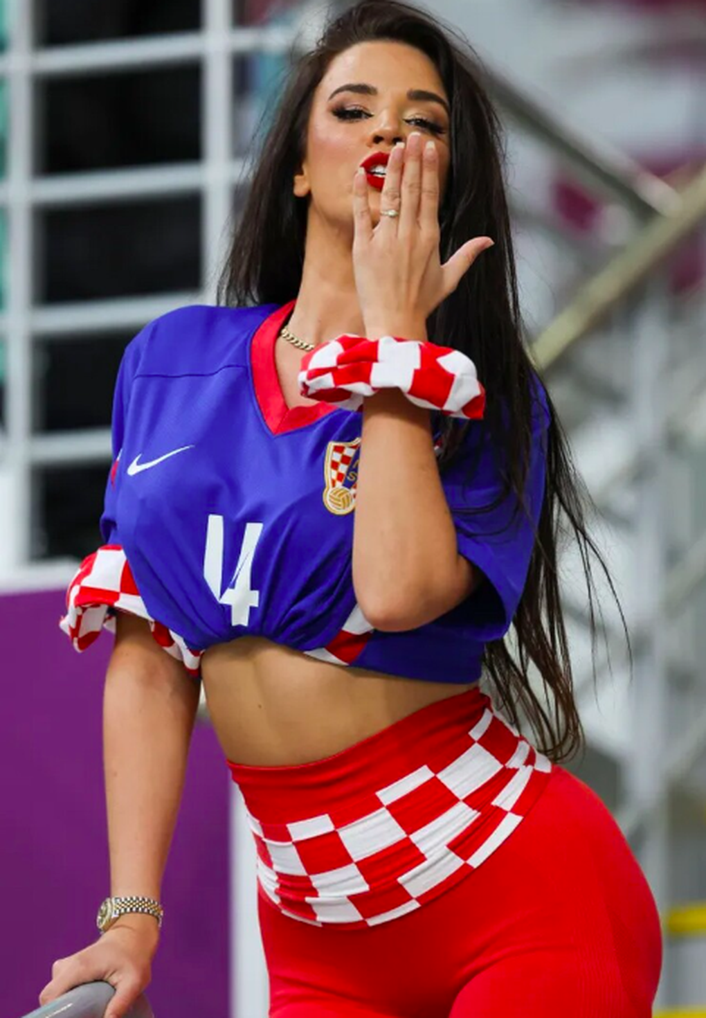 Fan nữ gợi cảm nhất World Cup “thiêu đốt” khán đài với trang phục táo bạo - 3 Fan nữ gợi cảm nhất World Cup “thiêu đốt” khán đài với trang phục táo bạo - 3