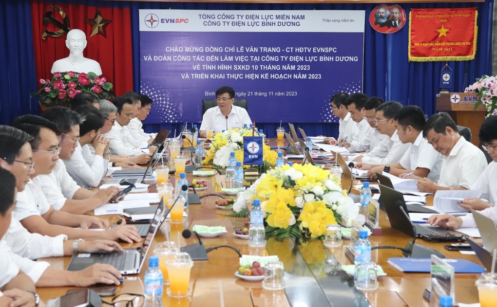 Lãnh đạo EVNSPC làm việc với các đơn vị thành viên về hoàn thành kế hoạch 2023 - 2