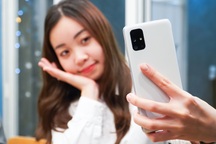 Đánh giá Galaxy M51: pin "trâu", hiệu năng đủ dùng, thiết kế thô nặng