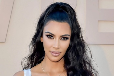 Kim Kardashian đưa gã đàn ông tặng... thuốc tránh thai khẩn cấp ra tòa