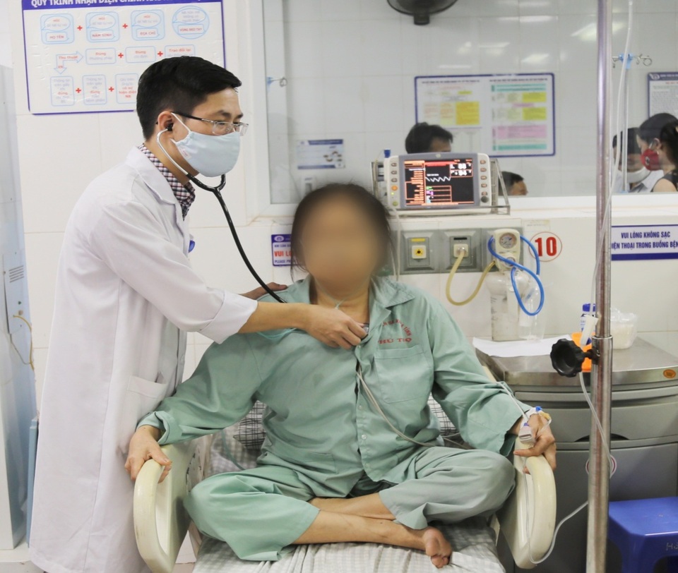 Bỗng dưng khó thở, tức ngực, phát hiện ung thư phổi di căn - 1 Bỗng dưng khó thở, tức ngực, phát hiện ung thư phổi di căn - 1