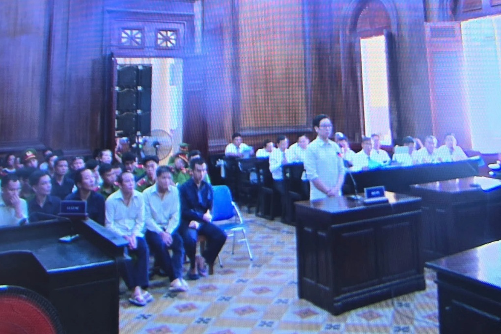 Cựu cán bộ công an ra giá để chạy án cho cát tặc - 2 Cựu cán bộ công an ra giá để chạy án cho cát tặc - 2
