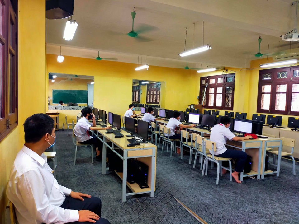 Hà Nội: Những tình huống bất ngờ ở buổi kiểm tra học kỳ trực tuyến đầu tiên - 1 Hà Nội: Những tình huống bất ngờ ở buổi kiểm tra học kỳ trực tuyến đầu tiên - 1