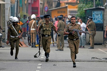 Đột kích nhà nghi can khủng bố Sri Lanka, 15 người thiệt mạng