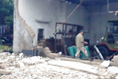 Mưa đá, giông lốc xuất hiện bất ngờ tàn phá nhiều tài sản