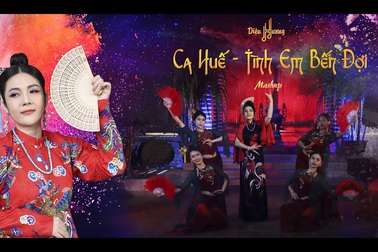 NSƯT Diệu Hương thể hiện ca khúc "Tình em bến đợi"