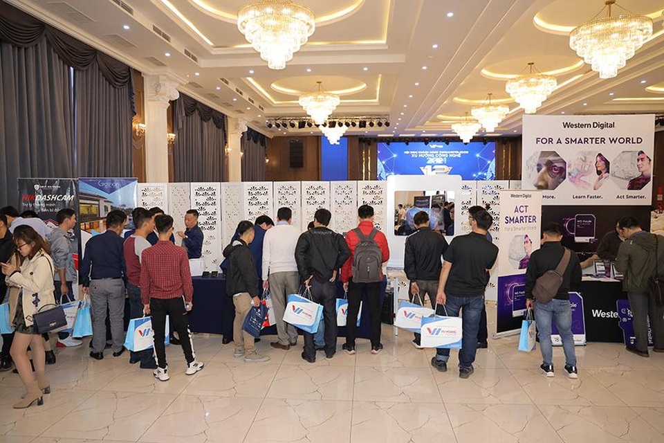 Hội nghị khách hàng Vuhoangtelecom giới thiệu xu hướng công nghệ 2021 - 3 Hội nghị khách hàng Vuhoangtelecom giới thiệu xu hướng công nghệ 2021 - 3