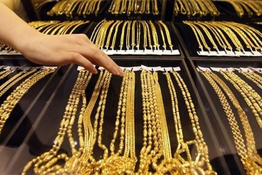 Giá vàng sụt giảm, chênh lệch co hẹp