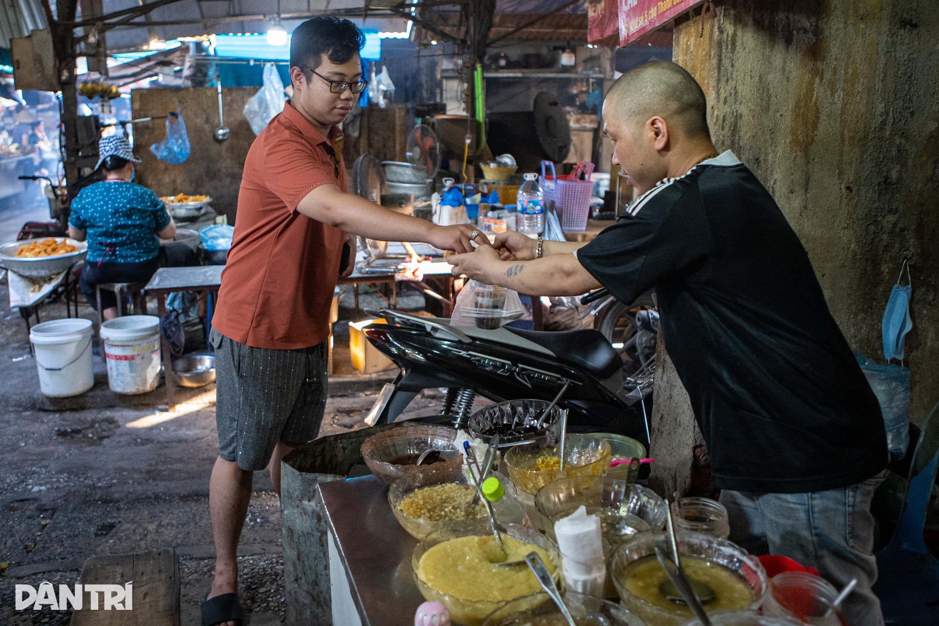 Quán chè Nguyệt thảo mai ăn trốn người yêu bỗng sốt trở lại sau 22 năm - 8 Quán chè Nguyệt thảo mai ăn trốn người yêu bỗng sốt trở lại sau 22 năm - 8