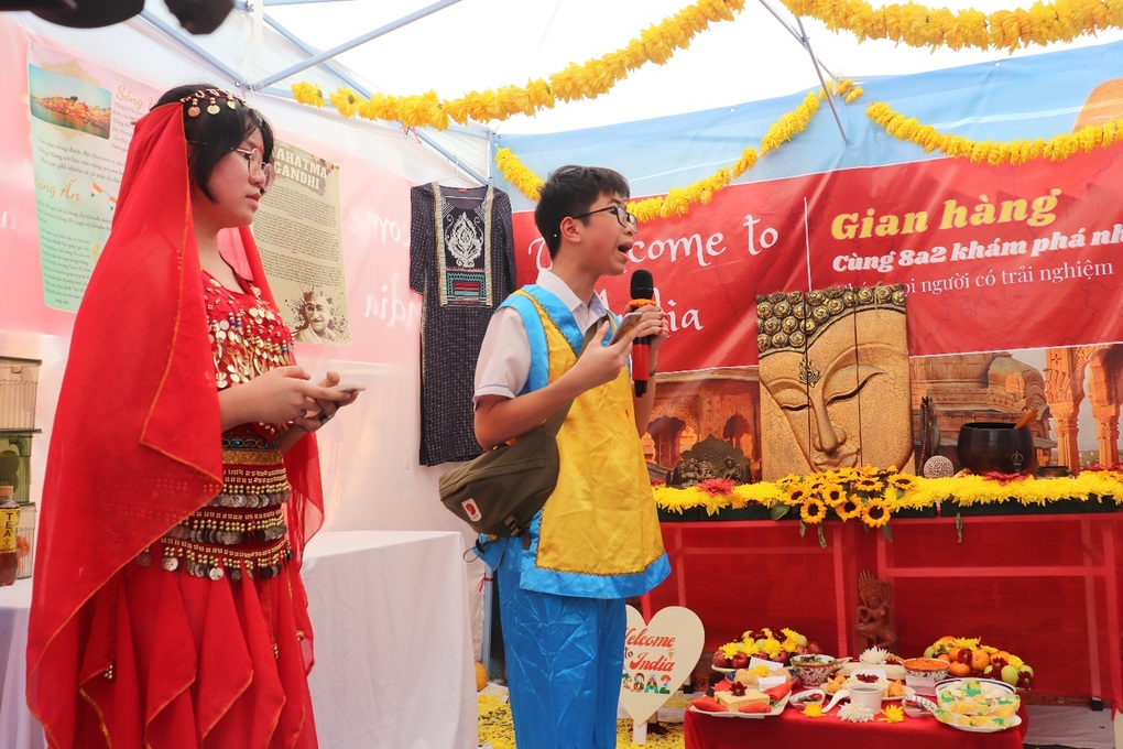 Học sinh tái hiện không gian mùa xuân khắp 5 châu - 9 Học sinh tái hiện không gian mùa xuân khắp 5 châu - 9