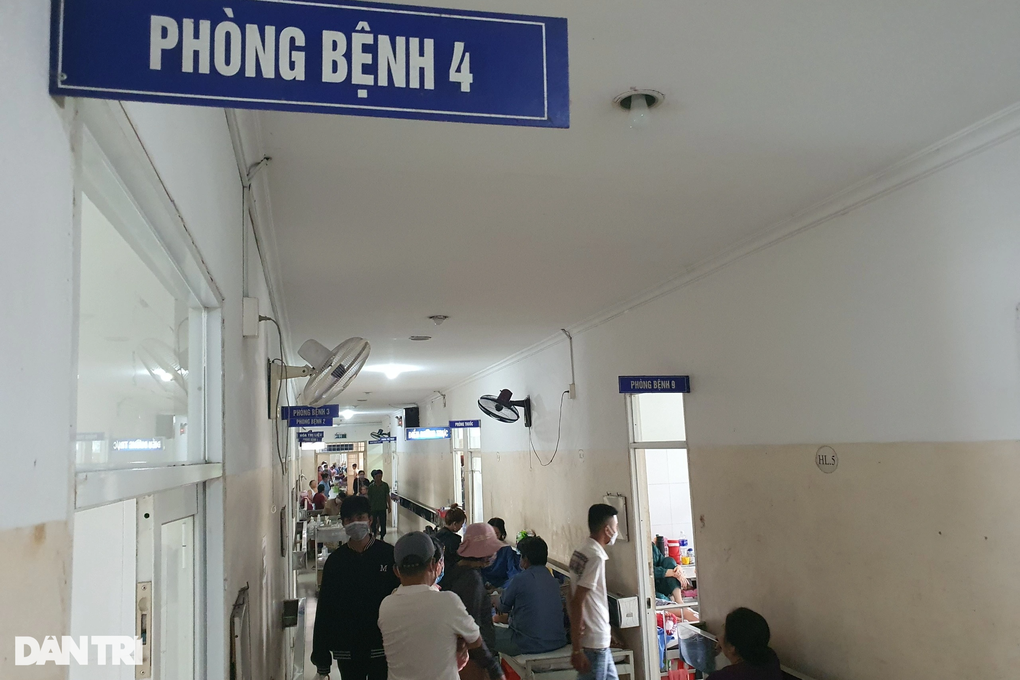 Éo le chuyện đấu thầu ở bệnh viện mổ sỏi thận phải tự mua ga trải giường - 4 Éo le chuyện đấu thầu ở bệnh viện mổ sỏi thận phải tự mua ga trải giường - 4