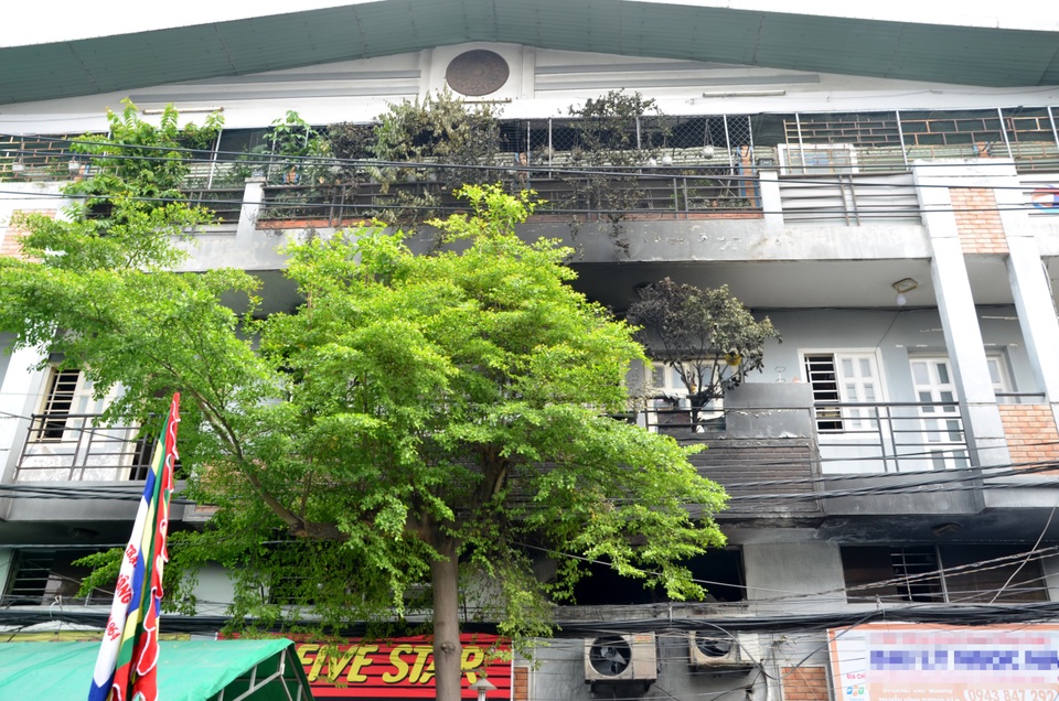 Vụ hỏa hoạn 3 người chết: Bất lực phá 2 lớp cửa của ngôi nhà cháy - 3 Vụ hỏa hoạn 3 người chết: Bất lực phá 2 lớp cửa của ngôi nhà cháy - 3