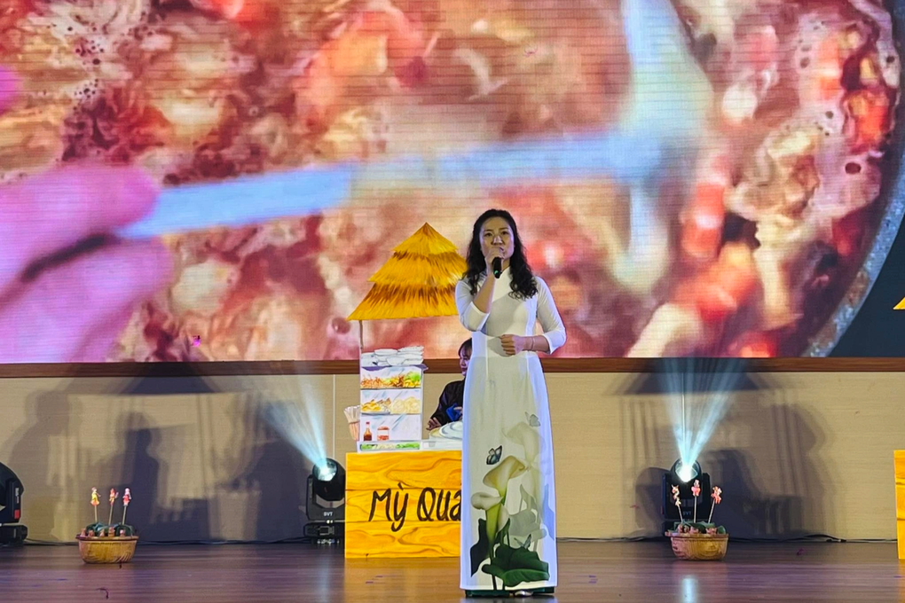 Nữ sinh Trung Quốc bắn tiếng Việt lưu loát giới thiệu món mỳ Quảng - 1 Nữ sinh Trung Quốc bắn tiếng Việt lưu loát giới thiệu món mỳ Quảng - 1