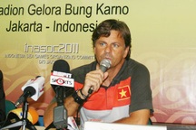 Sa thải HLV Falko Goetz - nước cờ “dí tốt”? 