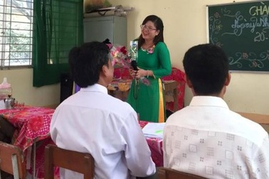 Địa phương xin lỗi cô giáo chê cầu sập trên Facebook