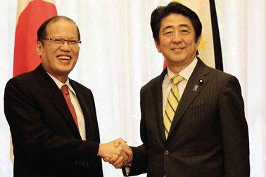 Tổng thống Philippines thăm Nhật Bản giữa lúc Biển Đông "dậy sóng"