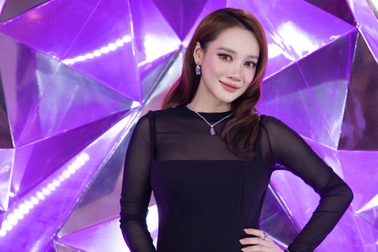 Nhã Phương được khen nhan sắc thăng hạng khi mang bầu lần 3 ở tuổi 35