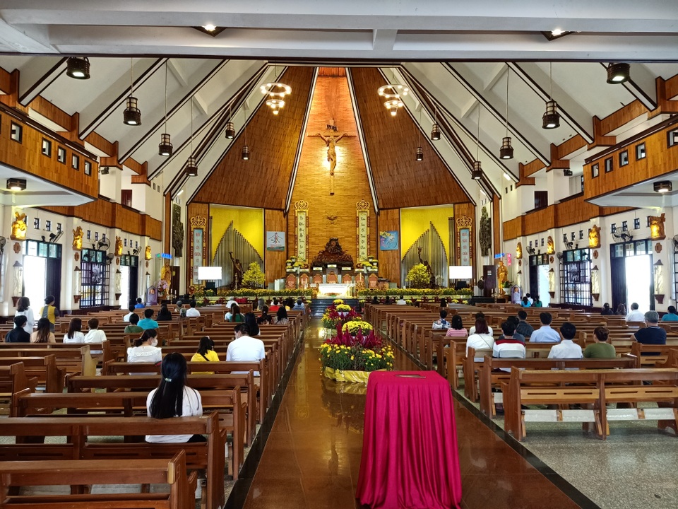 Cảnh vắng vẻ chưa từng có trong thánh đường lớn nhất miền Tây đầu năm mới - 5 Cảnh vắng vẻ chưa từng có trong thánh đường lớn nhất miền Tây đầu năm mới - 5